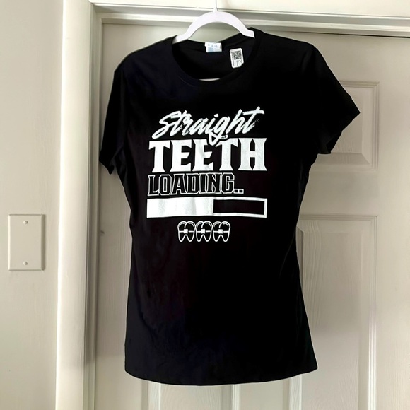 Tops - Graphic Tee Straight Teeth Loading…